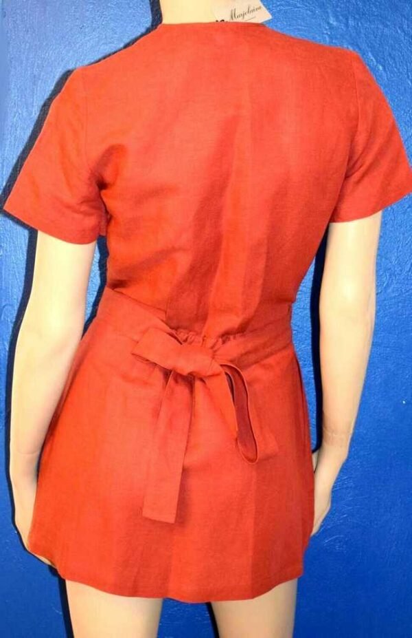 'Marjolaine' Robe Courte en lin & Viscose, Rouge, 'Gina' – Image 2